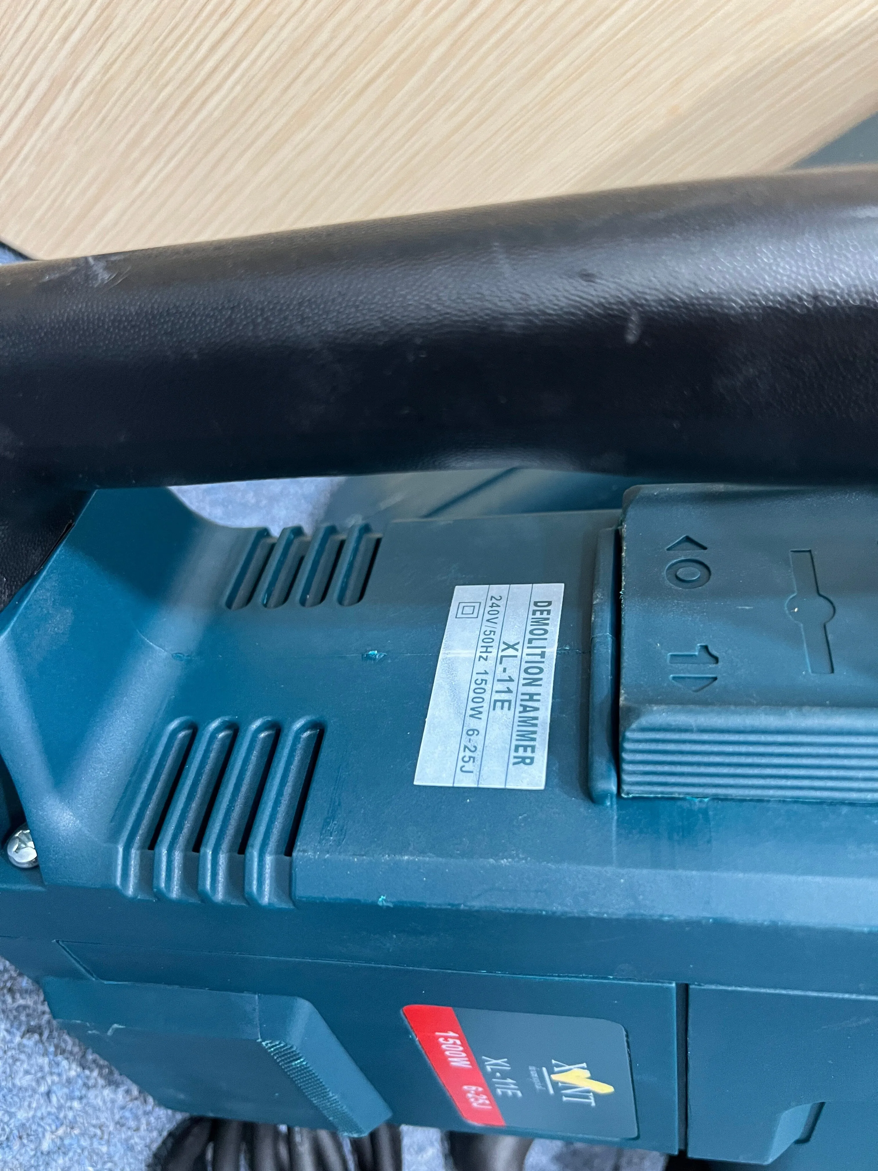 Aiko 1,500W 10.4kg Demolition Hammer | Model : Z1A-11E