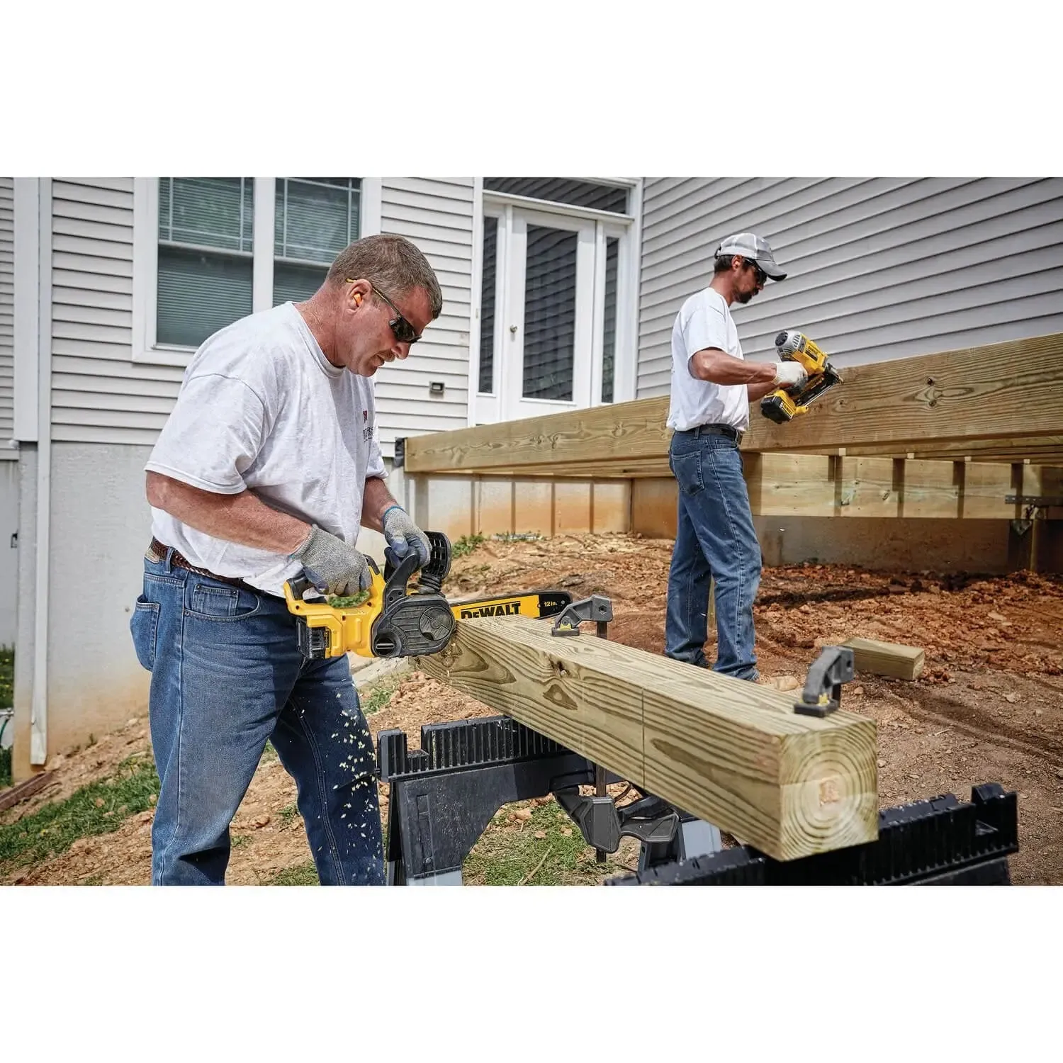DEWALT DCCS620P1-20V MAX* XR Cordless Chainsaw Kit, 5-Ah Battery, 12-Inch