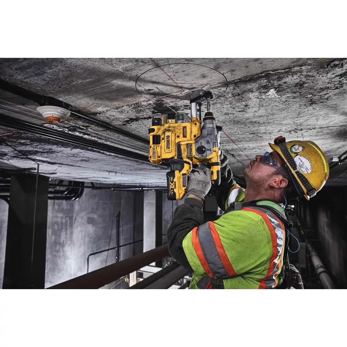 DEWALT DCH293B-20V MAX* 1-1/8 in XR Brushless Cordless SDS PLUS L-Shape Rotary Hammer (Tool Only)