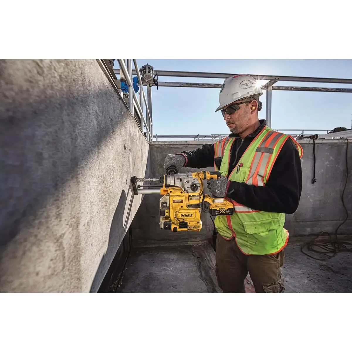 DEWALT DCH293B-20V MAX* 1-1/8 in XR Brushless Cordless SDS PLUS L-Shape Rotary Hammer (Tool Only)