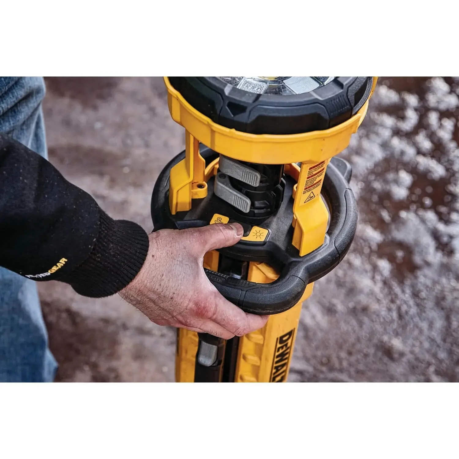 DEWALT DCL079B - 20V MAX* CORDLESS TRIPOD LIGHT (LIGHT ONLY)