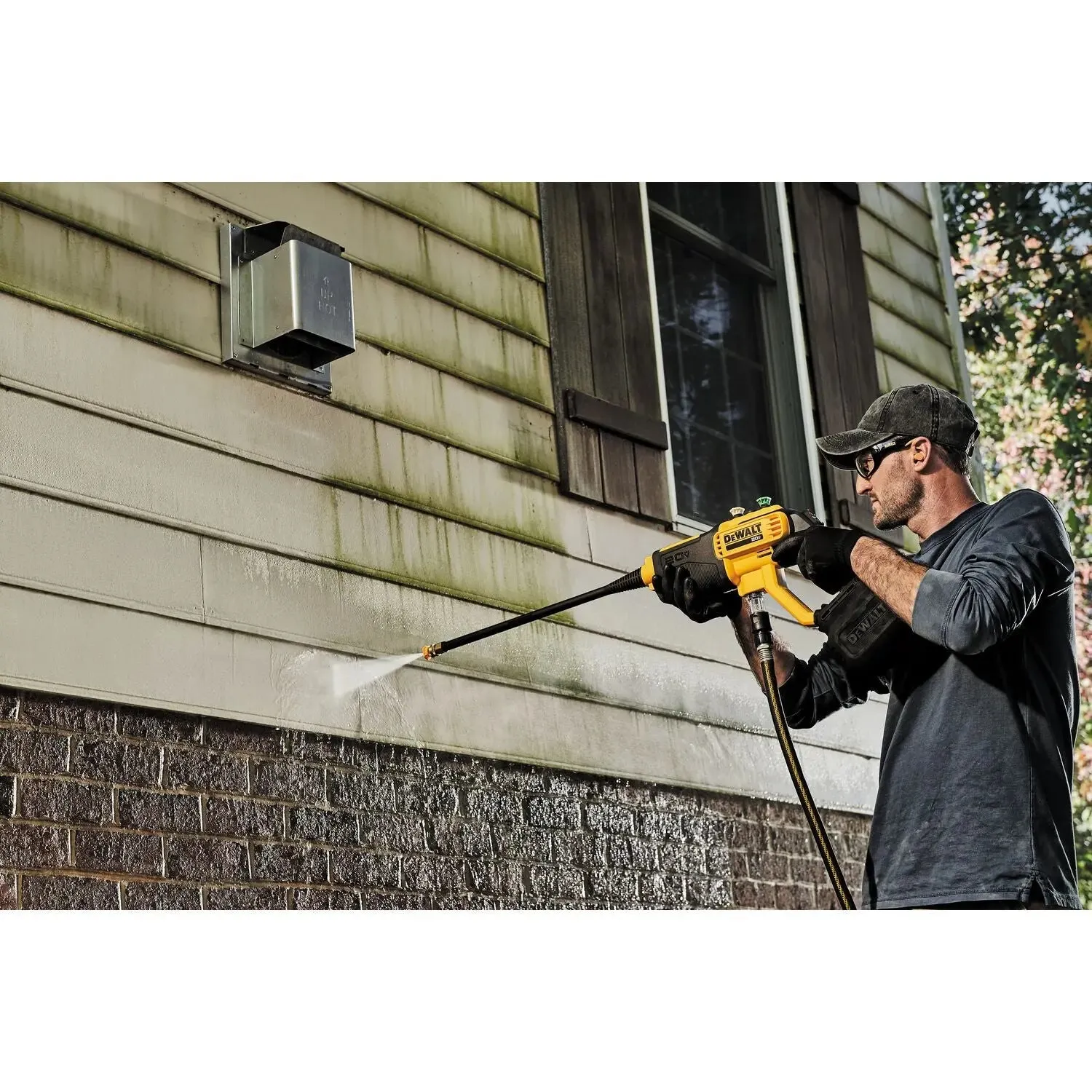 DEWALT DCPW550B-20V MAX* 550 Psi Cordless Power Cleaner (Tool Only)