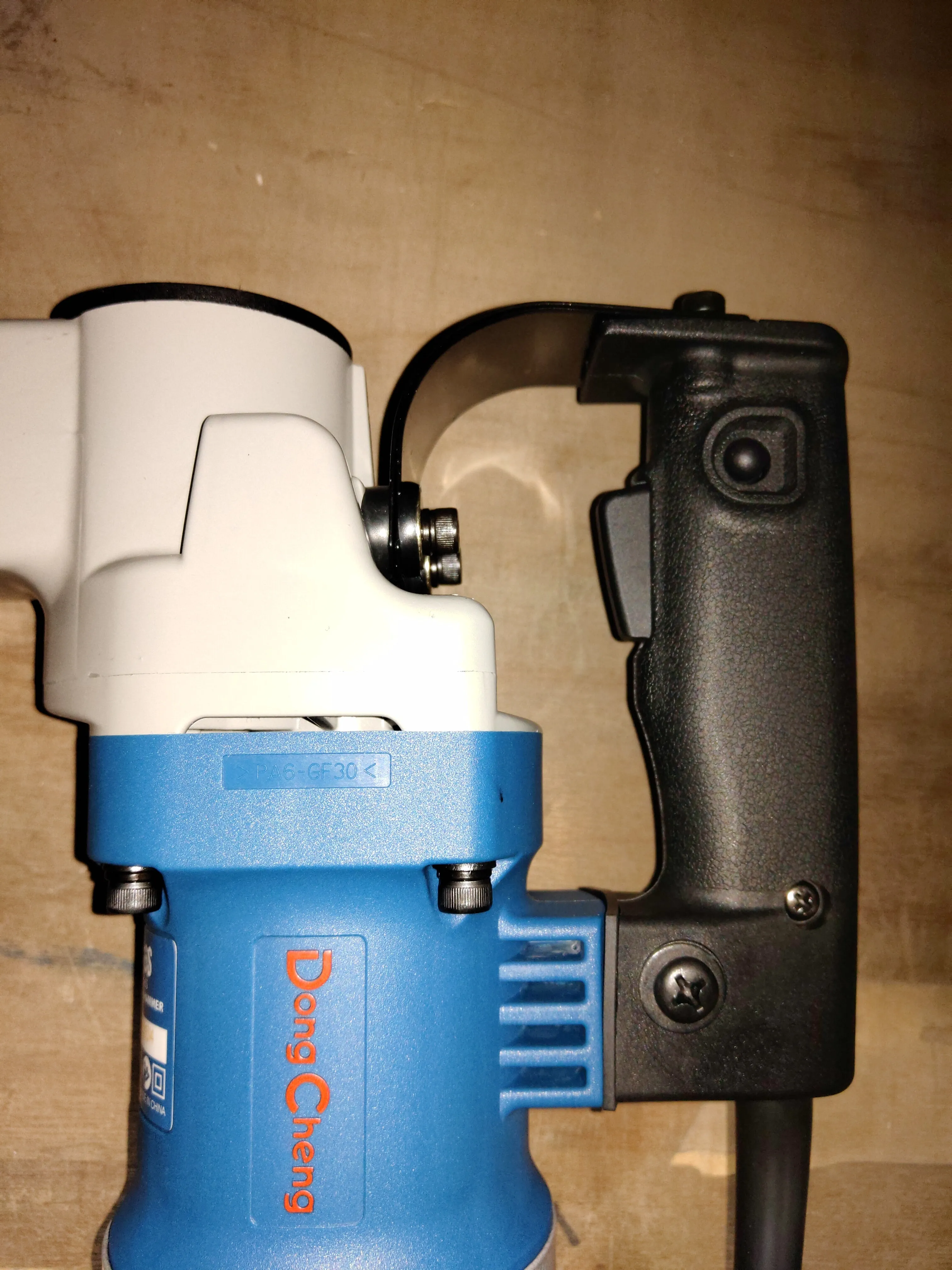DONG CHENG 1050W Demolition Hammer with motor (Flat Chisel) (NO WARRANTY) | Model : D-DZG6