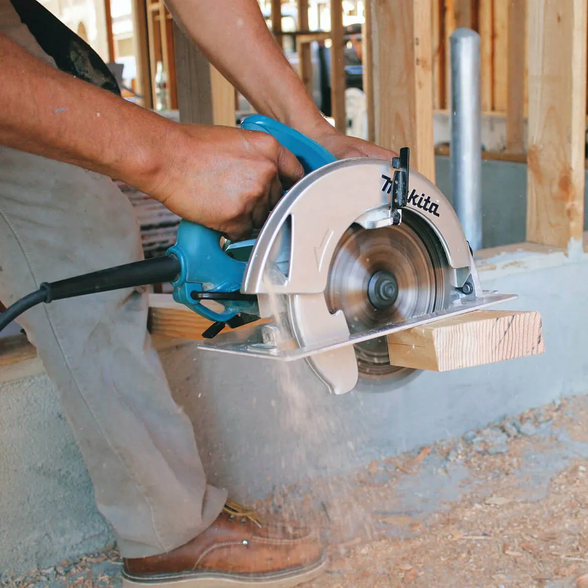 Makita 5007NK Powerful 15 Amp motor 7-1/4-Inch Corded Circular Saw