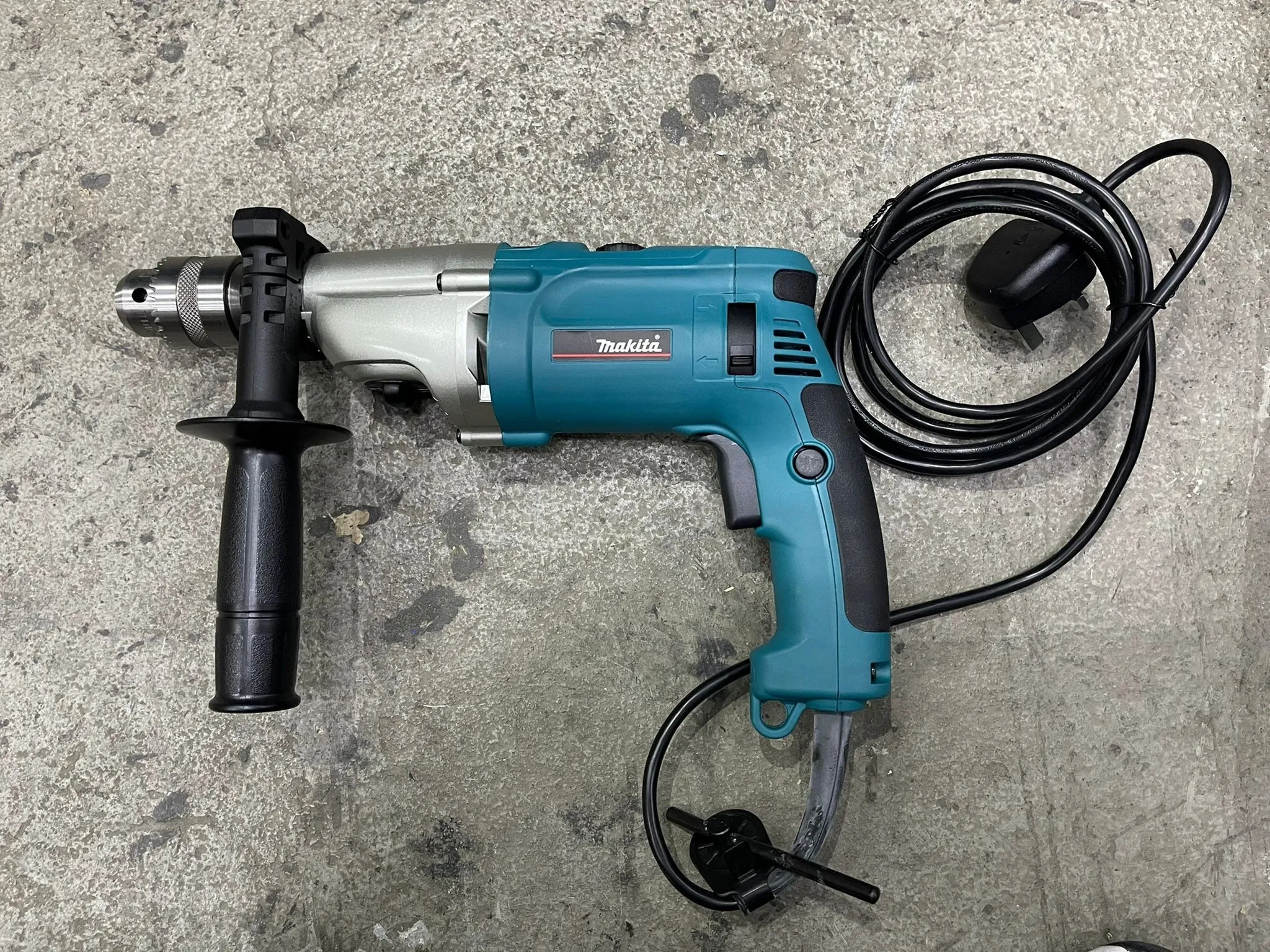 Makita HP2070 Hammer Drill Come with Metal drill Set M-force 19 pcs  (D-67583)  | Model: M-HP2070