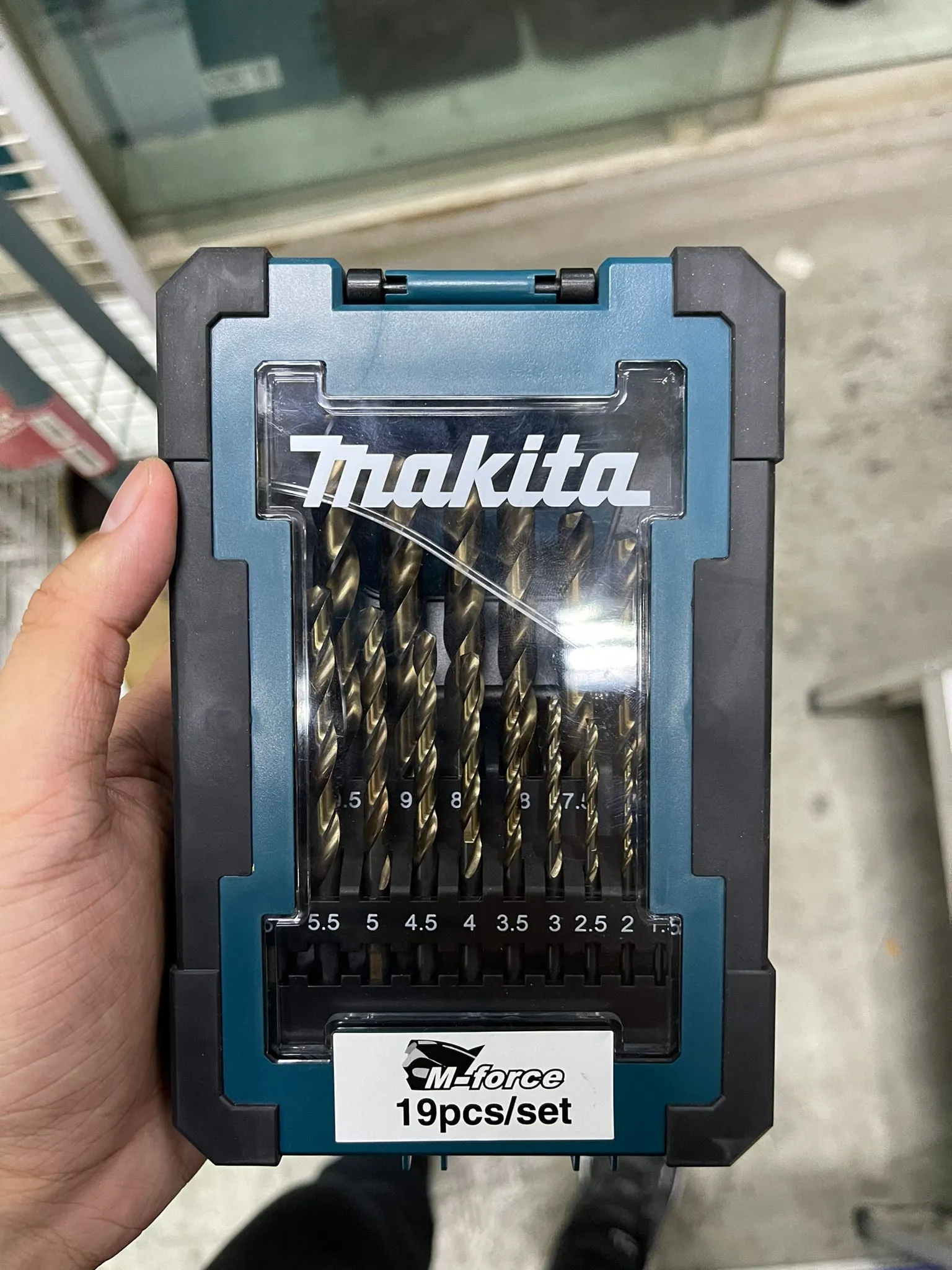 Makita HP2070 Hammer Drill Come with Metal drill Set M-force 19 pcs  (D-67583)  | Model: M-HP2070