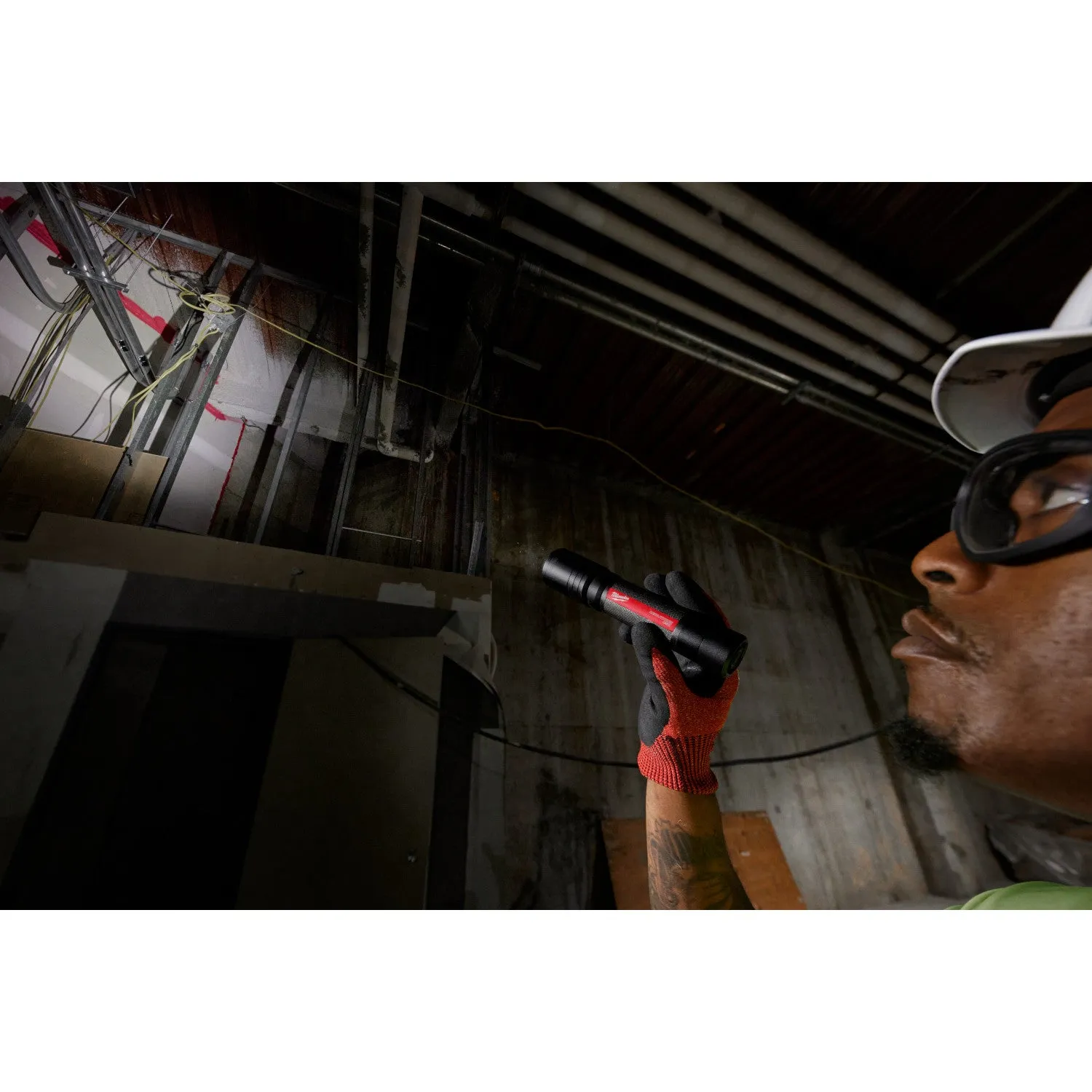 Milwaukee 2162-21 - REDLITHIUM™ USB 2,000L Slide Focus Flashlight