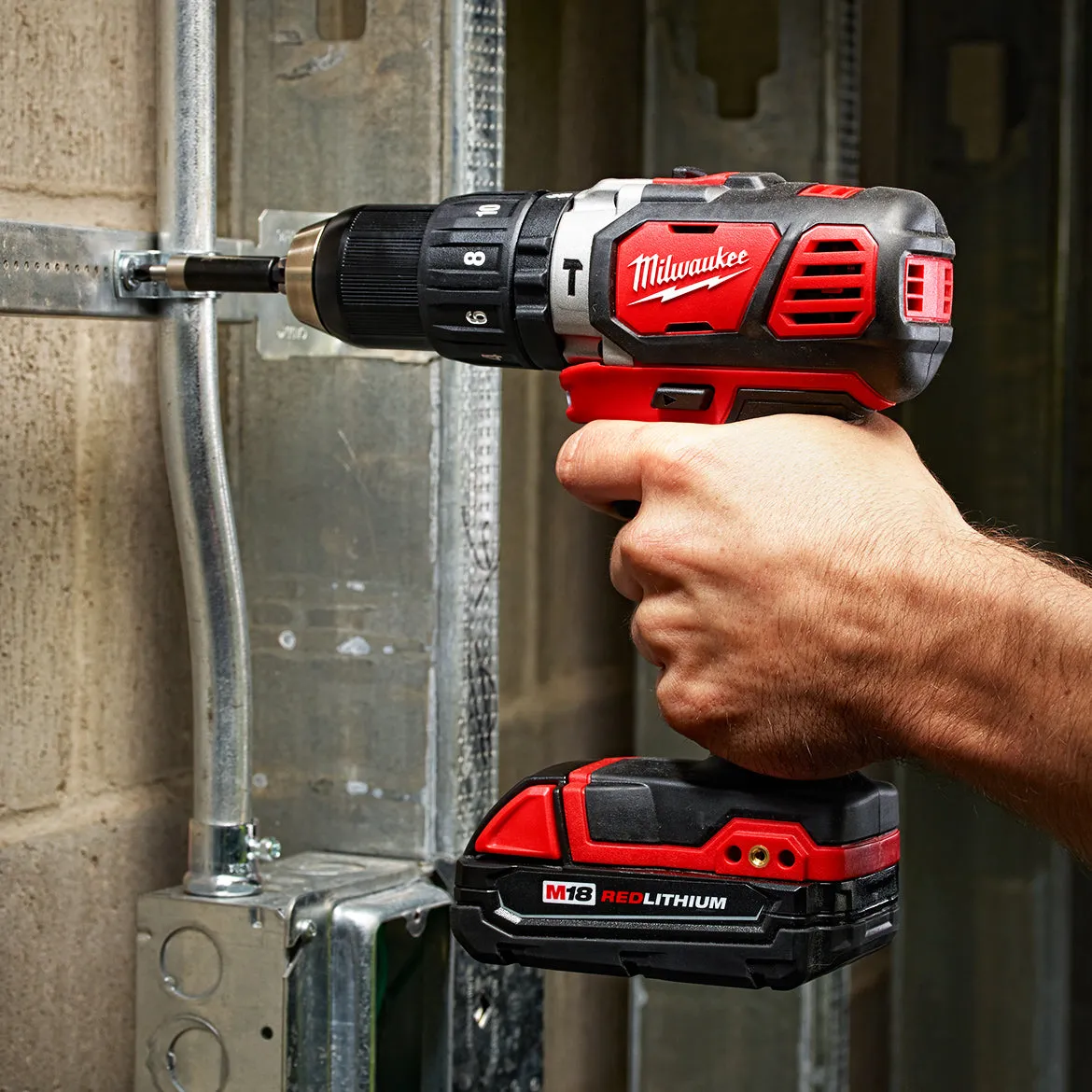 Milwaukee 2607-22CT M18 18V Compact 1/2" Hammer Drill/Driver w/ Batteries