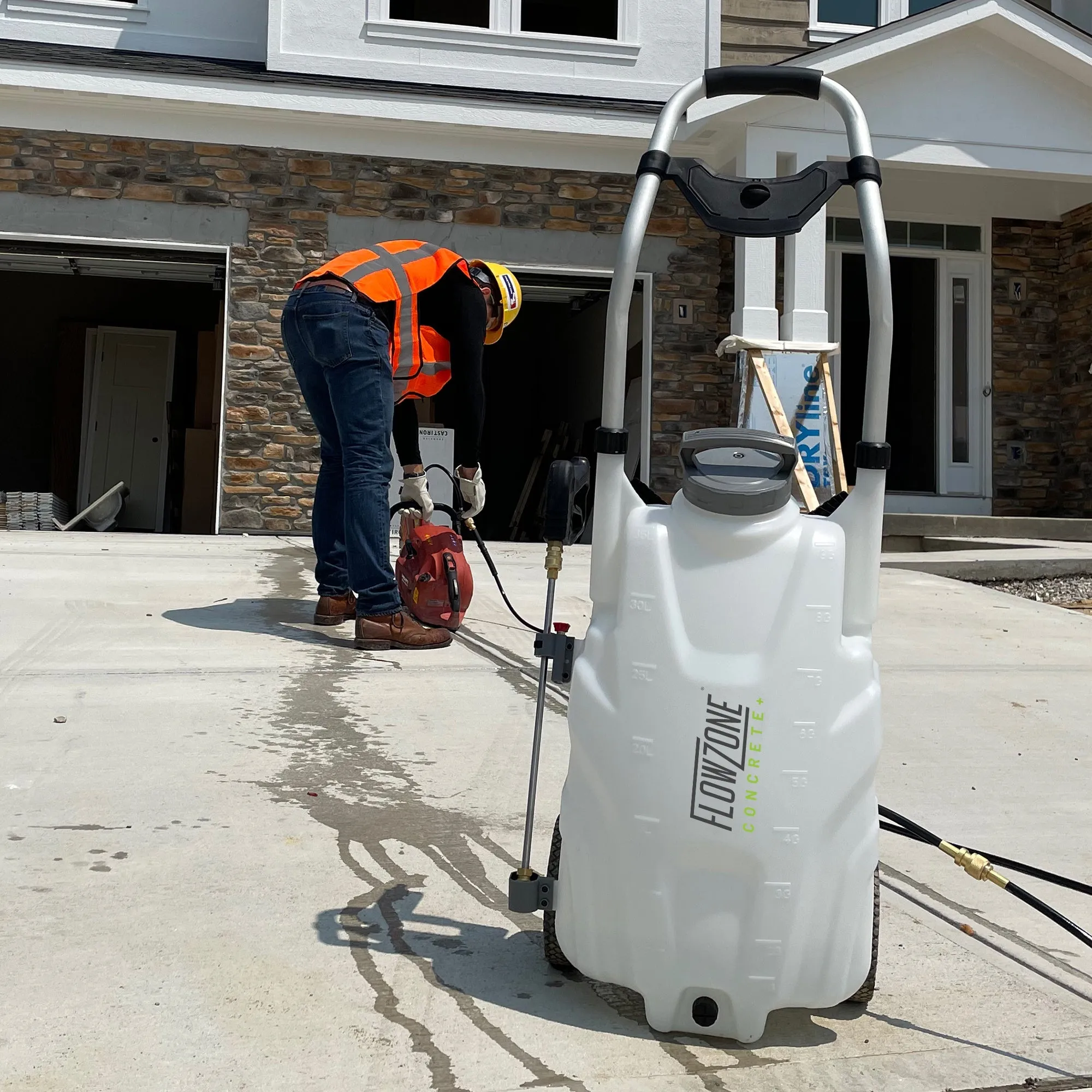 [REFURBISHED] Concrete  Monsoon 2.5 5-Position Variable Pressure Battery Rolling Sprayer (9-Gallon)