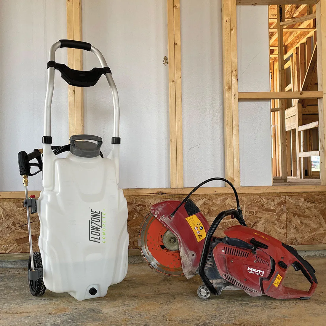 [REFURBISHED] Concrete  Monsoon 2.5 5-Position Variable Pressure Battery Rolling Sprayer (9-Gallon)